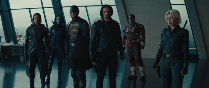 Hannah John-Kamenová, Wyatt Russell, Sebastian Stan, David Harbour a Florence Pughová ve snímku Thunderbolts*.