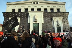 Foto z pochodu za Kliniku: Praha potřebuje trochu anarchie