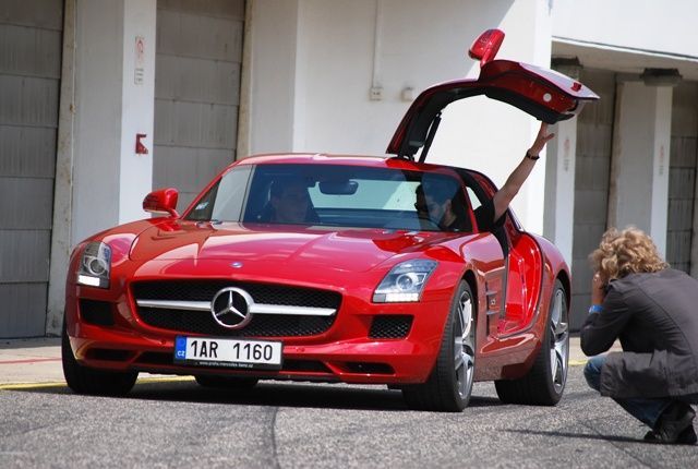 Mercedesl sls amg 4