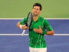 Novak Djokovič slaví vítězství ve druhém kole na turnaji v Dubaji
