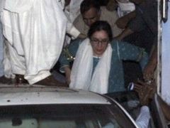 Expremiérka Bhuttová vyvázla bez zranění.
