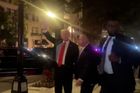 Trump se vyhnul odpovědi na dotazy k ruským dronům v Polsku. Jen zamával