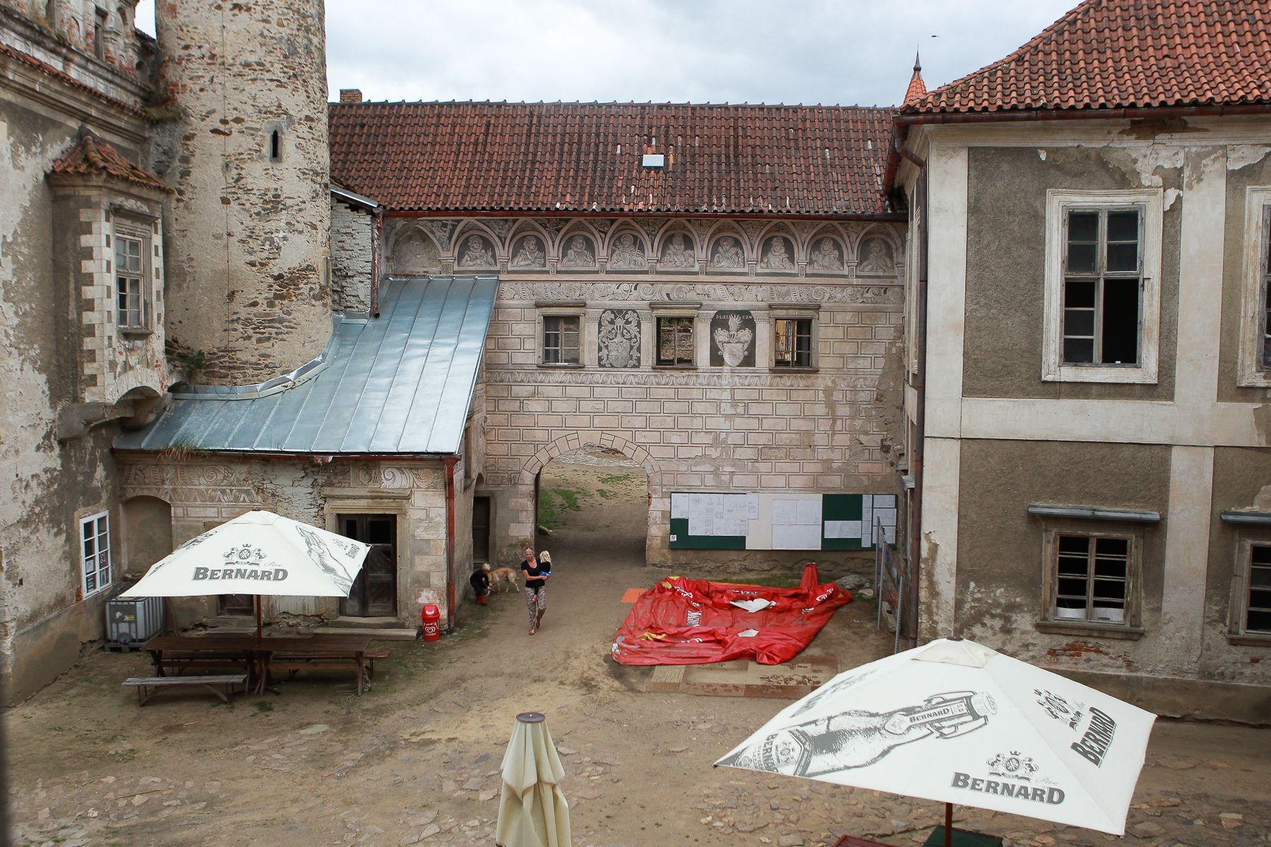 Zámek a obec Červená Řečice