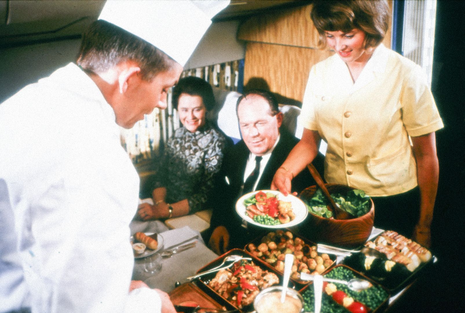 FotoRetro: Tak kdysi vypadala luxusní gastronomie v prvotřídní dopravě