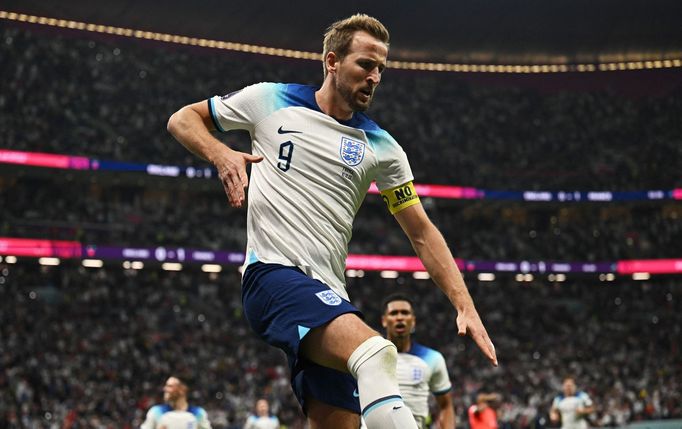 Harry Kane slaví gól ve čtvrtfinále MS 2022 Anglie - Francie