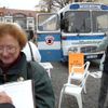 Během dvohodinové zastávky přibylo na petiční archy více jak sto nových podpisů.