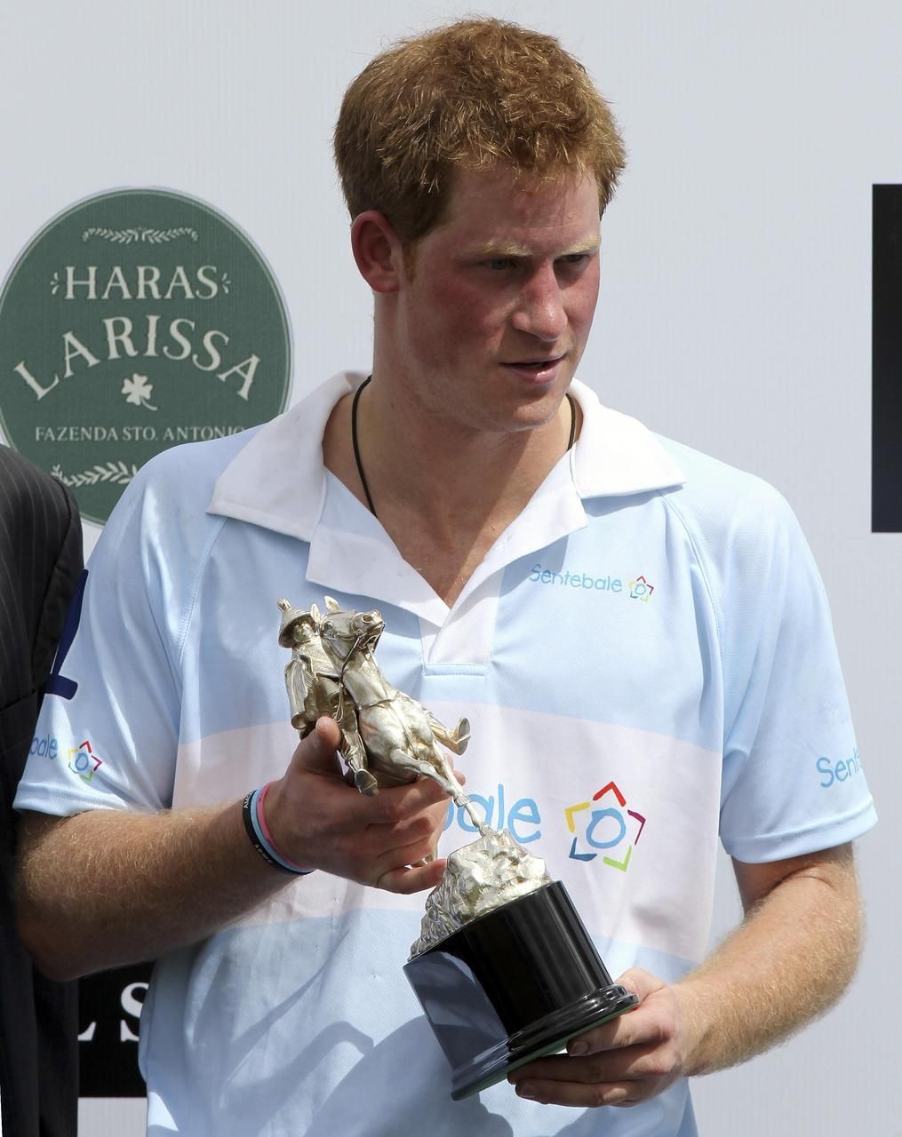 Prince Harry zachraňuje život na polu