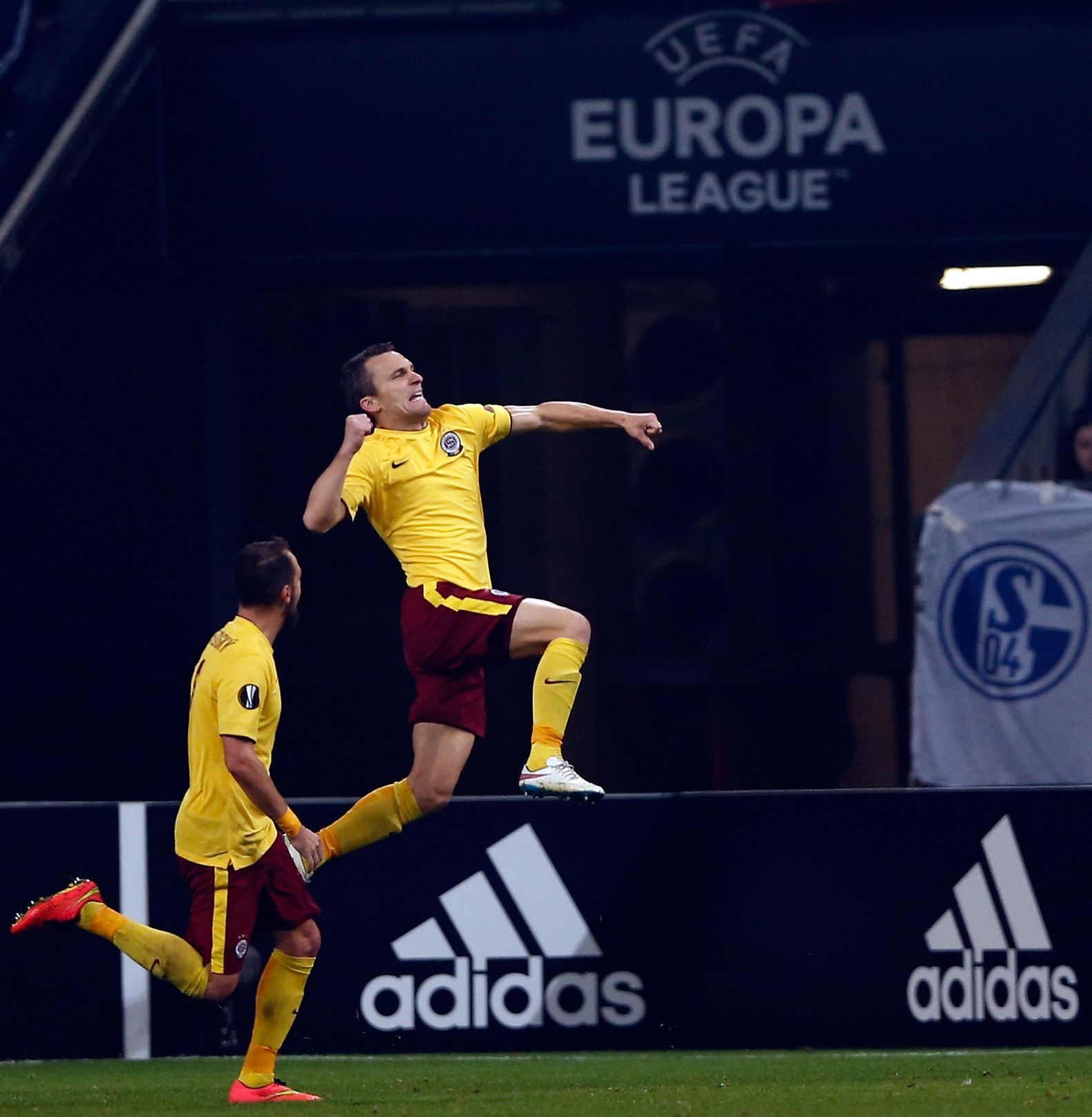 EL, Schalke 04-Sparta: David Lafata slaví gól na 1:2