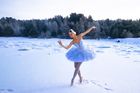 "Volám o pomoc." Video špičkové baletky na zamrzlém zálivu je celosvětovým hitem