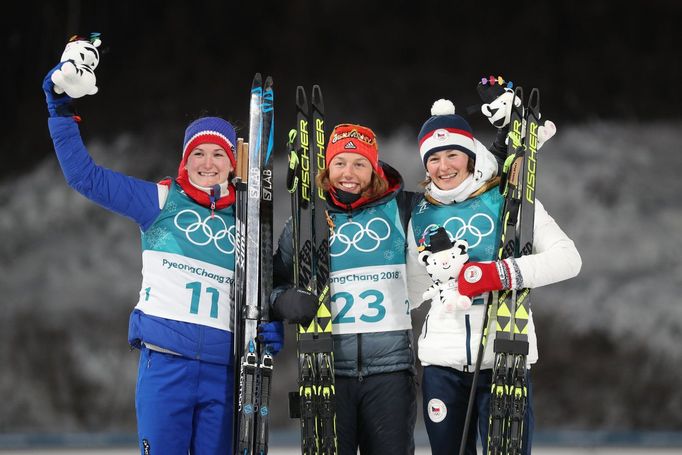 ZOH 2018, biatlon sprint Ž:  Marte Olsbuová, Laura Dahlmeierová, Veronika Vítková