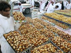 Datlemi je třeba se na ramadán zásobit. Snímek je z Rijádu v Saúdské Arábii.