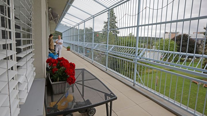 Psychiatrie v Thomayerově nemocnici: starý nábytek, nová výmalba. Jak ale léčí děti?; Zdroj foto: Libor Fojtík