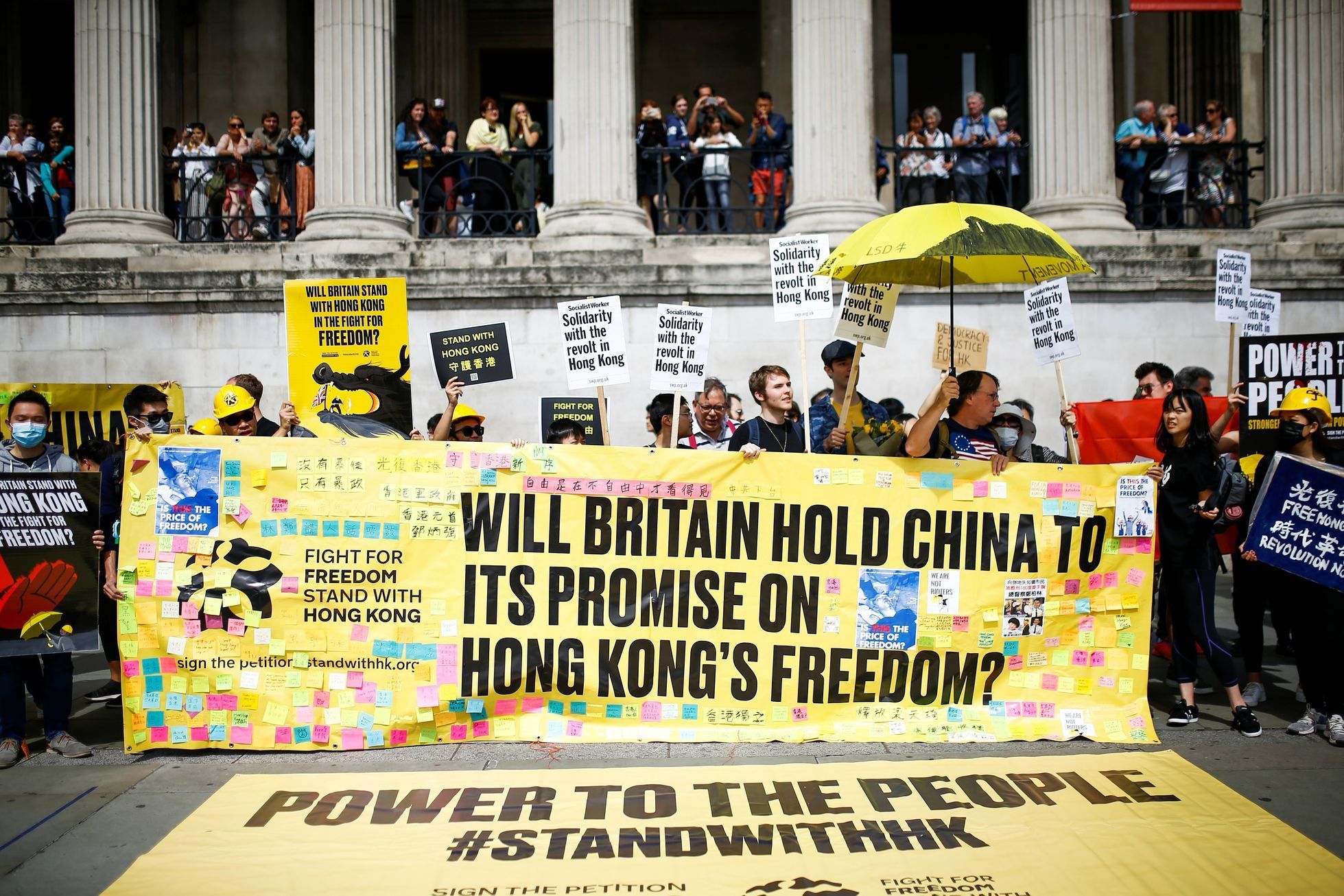 V Londýně demonstrovali lidé na podporu protestujících v Hongkongu i ti, kteří podporují čínskou policii
