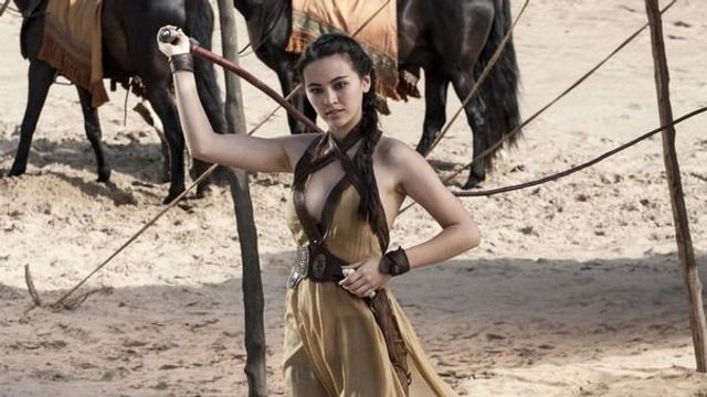 Hra o trůny láká fanoušky na dramatické bitvy i romanci ... Hra O Trůny Premiéra