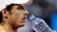 Andy Murray se narodil 15. května 1987. S tenisem začal ve třech letech, dlouho se ale nemohl rozhodnout mezi bílým sportem a fotbalem, dokonce měl nabídku hrát v juniorce slavných Glasgow Rangers