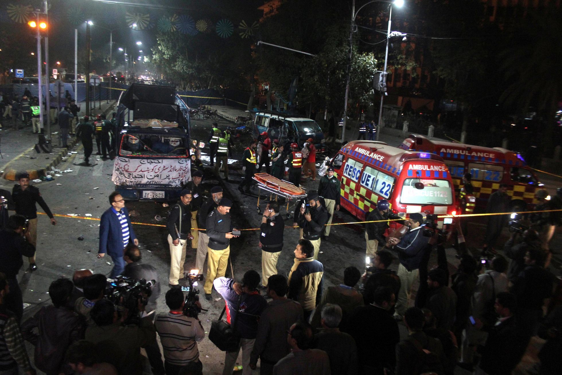 Pumový útok v Láhauru, Pákistán, únor 2017
