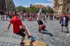 Praha vs. Airbnb. Lidé na Staroměstském náměstí protestovali proti overturismu