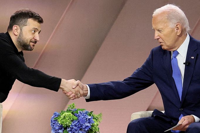 Ukrajinský prezident Volodymyr Zelenskyj se ve Spojených státech potkal s americkým prezidentem Joem Bidenem.