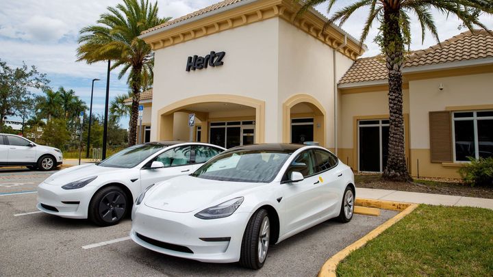 Chcete objednat 100 000 Tesel? Na slevu zapomeňte, říká Elon Musk; Zdroj foto: Hertz