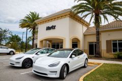 Chcete objednat 100 000 Tesel? Na slevu zapomeňte, říká Elon Musk