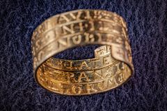 Badatelé odhalili tajemství magického rožmberského prstenu. Chtěl ho i Hitler