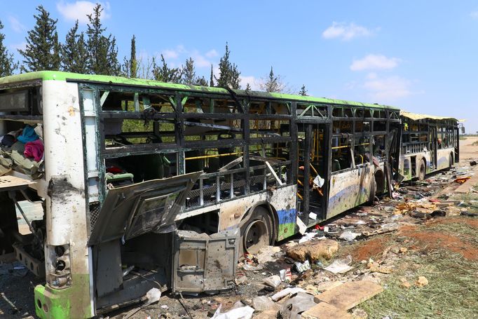 Provincie Aleppo, útok na evakuační konvoj s autobusy