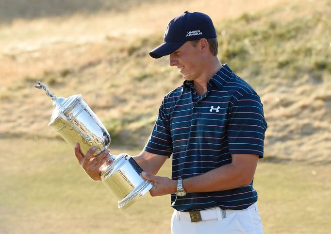 Jordan Spieth s trofejí pro vítěze US Open