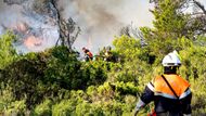 Počet obětí je stejný jako ve středu: jeden mrtvý civilista, dva zranění a jedenáct zraněných hasičů, včetně jednoho ve vážném stavu. Tři osoby zůstávají nezvěstné.
