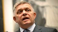Fico uvedl, že útočníkovi odpustil a neplánuje se procesu účastnit, pokud nebude předvolán jako svědek. Soud nařídil jednání na úterý a středu, další termíny jsou možné později během roku, než padne rozsudek. První den by měl zahrnovat přečtení obžaloby a výslech obžalovaného.