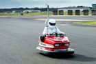 Nejrychlejší autíčko z autodromu na světě uhánělo přes 160 km/h. Řídil ho Stig z Top Gearu