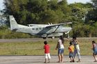 Amazonští indiáni našli spadlé letadlo. A v něm živé