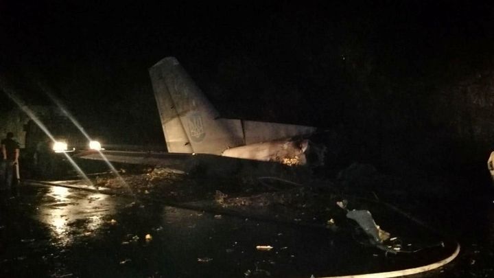Na východě Ukrajiny se zřítil vojenský letoun s kadety, zemřelo nejméně 22 lidí