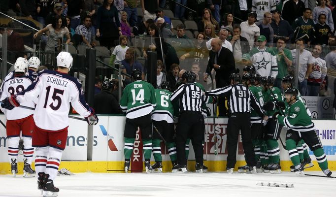 NHL: Dallas Stars vs. Columbus Blue Jackets (kolaps Peverly)