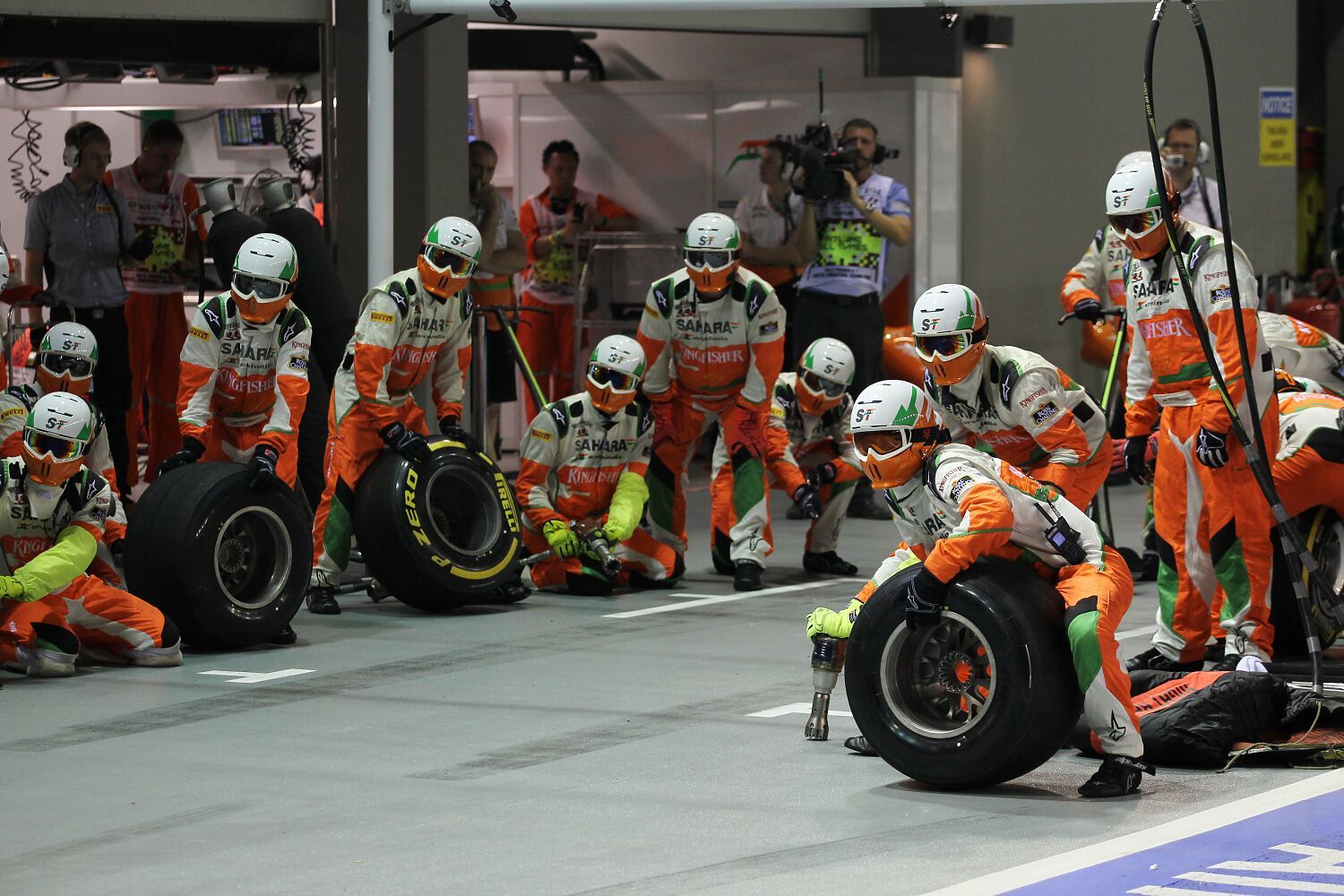 Force India, helmy mechaniků