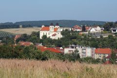 Obce se nebudou muset rozhodovat jen podle ceny, ale i obecního zájmu, změnu schválil Senát