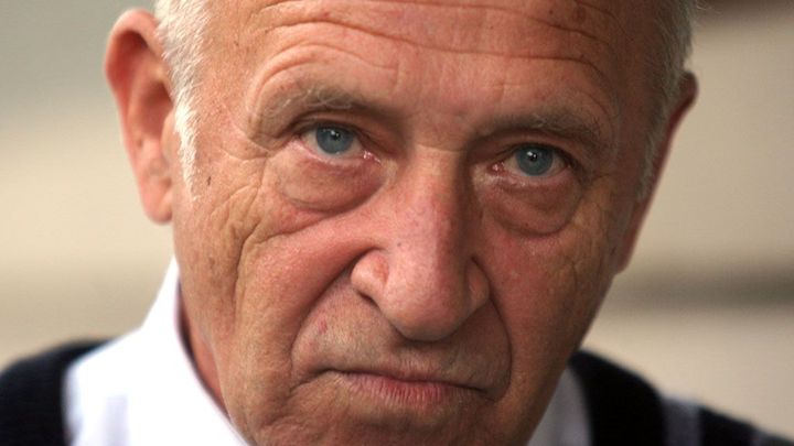 Ve věku 78 let zemřel poslední premiér federální vlády Jan Stráský