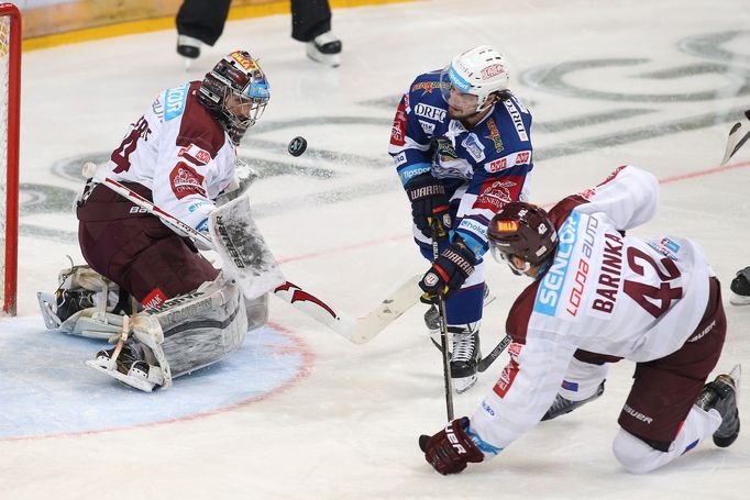 Sparta Praha - Kometa Brno, extraliga 2016/17. Tomáš Pöpperle, Michal Barinka a Hynek Zohorna