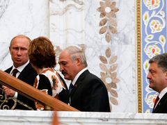 Vladimir Putin, Catherine Ashtonová, Alexandr Lukašenko a Petro Porošenko v Minsku.