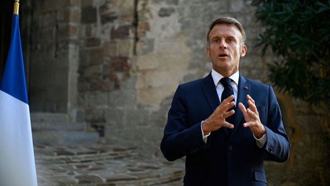 "Postoj Putina je neupřímný," řekl francouzský prezident Emmanuel Macron