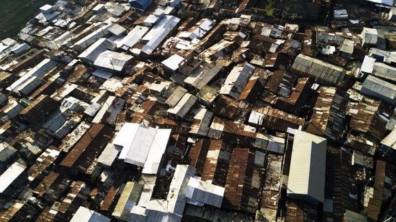 Pohled na slum Kibera z dronu