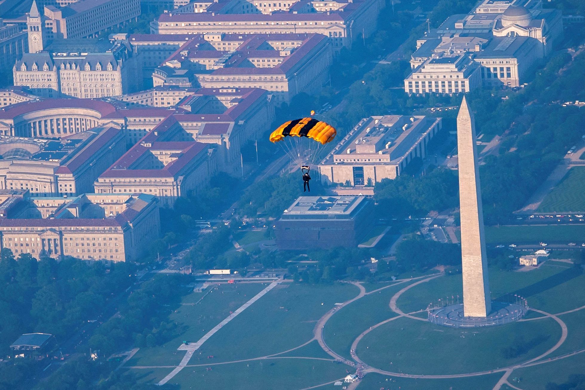 Golden Knights, USA, parašustisté, US armáda, akrobatická skupina
