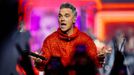 Zpěvák Robbie Williams během svého nedělního koncertu v pražské O2 areně.
