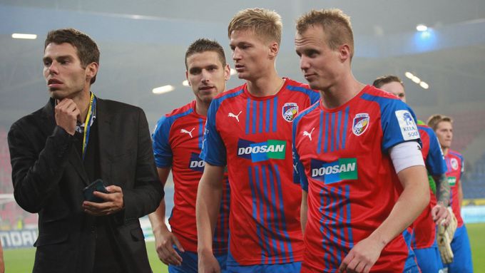 David Limberský (vpravo) se pustil hned do několika potyček se svými spoluhráči z české reprezentace. Přiznal totiž, že sparťany na hřišti nenávidí.