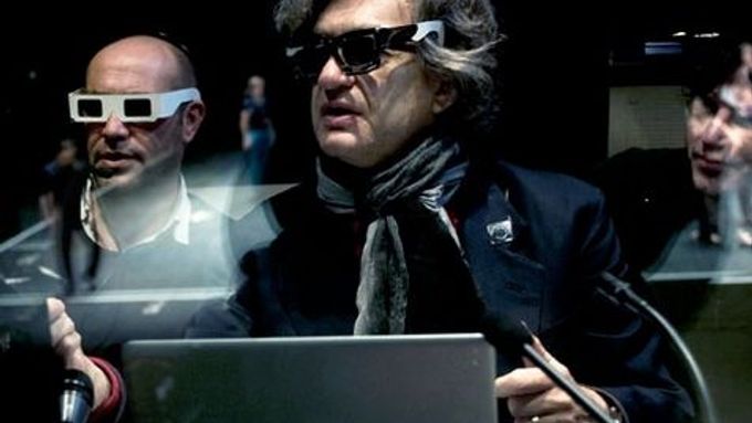 Wim Wenders při kontrolní projekci svého 3D filmu o taneční skupině Piny Bauschové, který uvede Berlinale