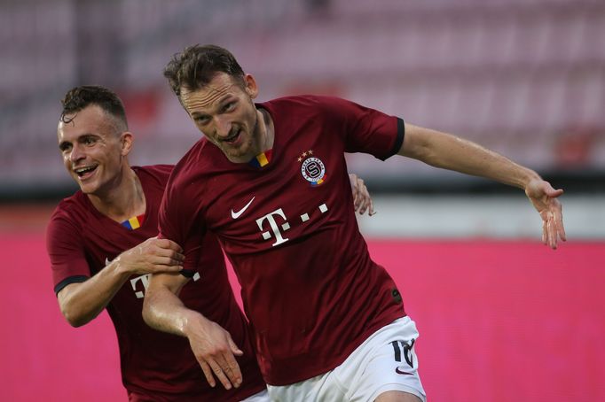 Libor Kozák slaví v semifinále MOL Cupu Sparta - Plzeň