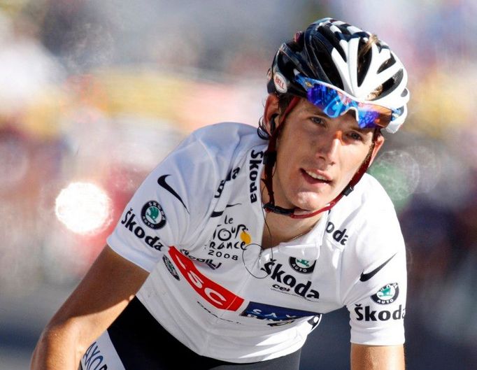 Andy Schleck vede průběžné pořadí jezdců do 25 let. Druhý Roman Kreuziger na něj dnes ztratil minutu a osm vteřin, celkově zaostává o necelé dvě minuty.