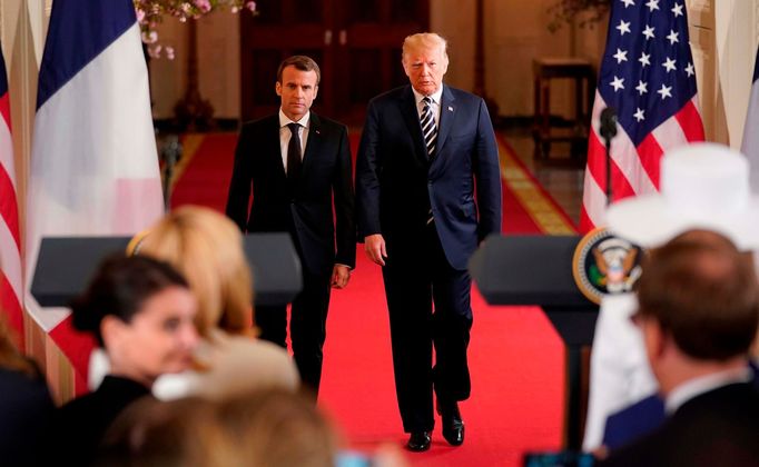 Emmanuel Macron na návštěvě u Donalda Trumpa v Bílém domě.