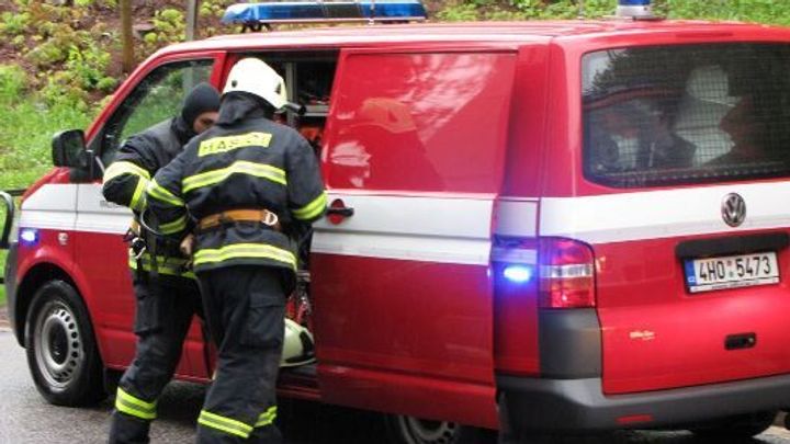 Hasiči likvidovali na Orlíku velkou ropnou skvrnu, látka zřejmě unikla z lodi