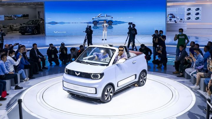 Poslední normální autosalon. Podívejte se na největší letošní výstavu aut v Šanghaji; Zdroj foto: Wuling