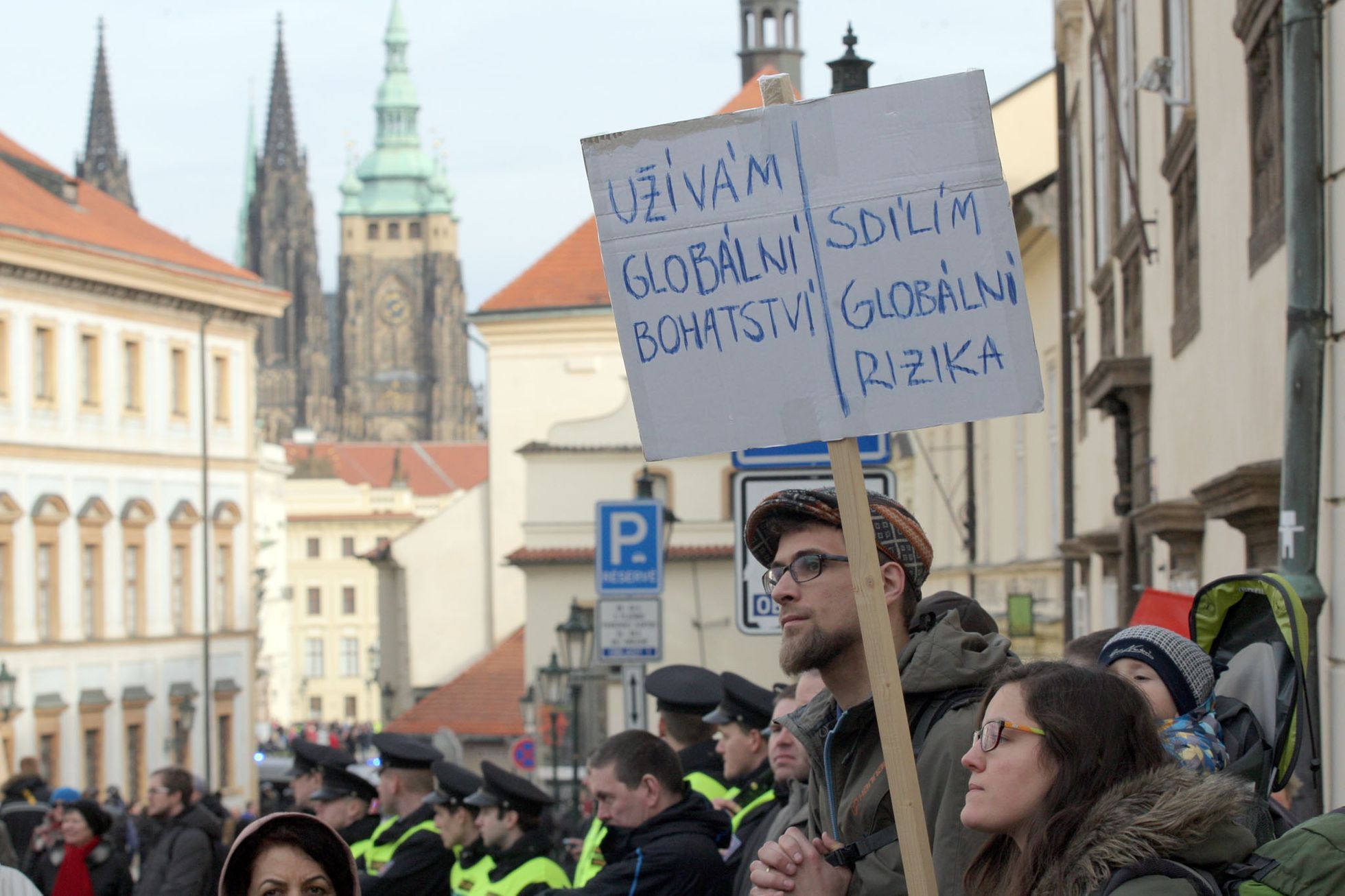 Uprchlíci vítejte, náckové táhněte